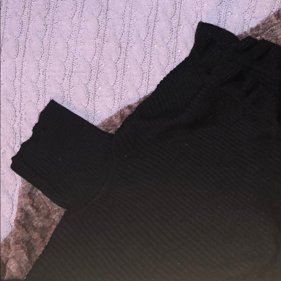 EXTREMELY COZY turtleneck poncho !! - Picture 3 of 8